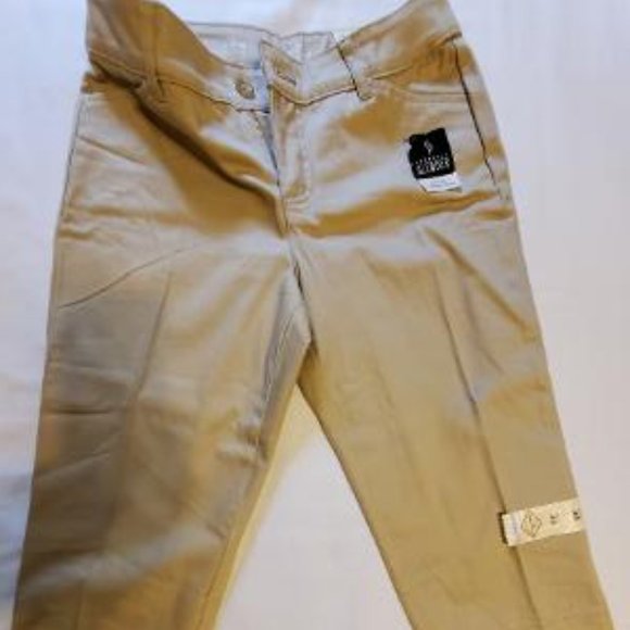 NWT St John's Bay Capri Mid-Rise Size 6P Color Tan - Picture 2 of 4